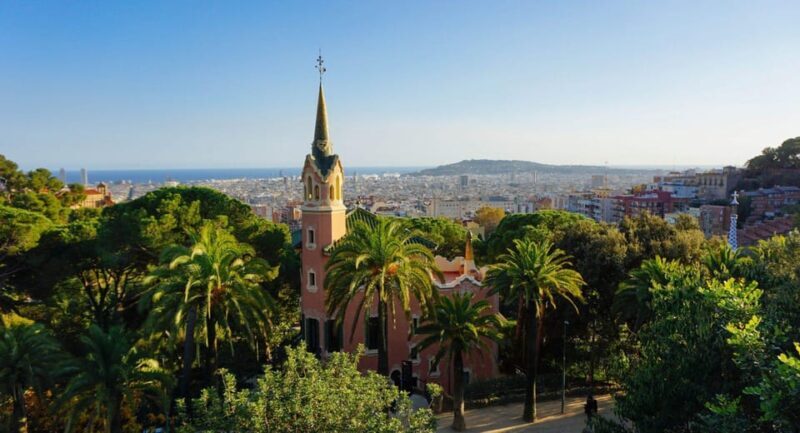 Private Guided Family Walking Tour in Barcelona - Key Points