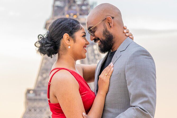 Private Guided Professional Photoshoot by the Eiffel Tower - The experience in action