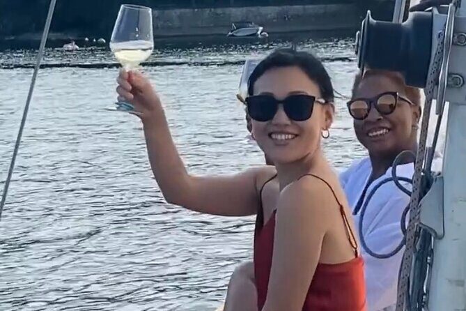 Private Guided Sailing Boat Tour on Lake Como with Aperitif - The Itinerary: A Cruise Through Iconic Villas and Villages