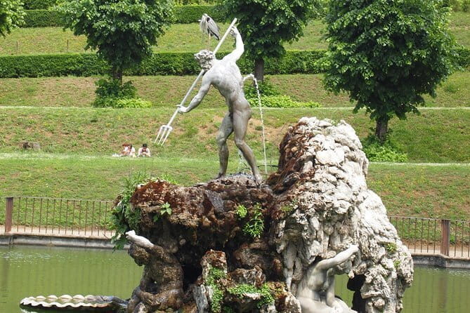 PRIVATE Guided tour: BOBOLI Gardens of the Royal Palace and Hidden Messages - A Closer Look at the Boboli Gardens Guided Tour