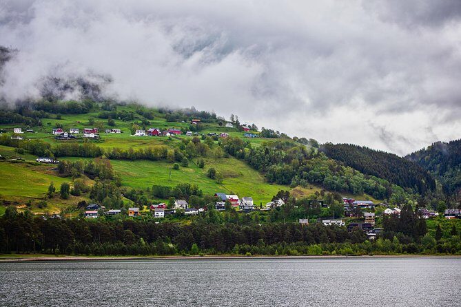 PRIVATE GUIDED TOUR: Highlights of Norway  Trip to the Sognefjord  WINTER - Starting in Bergen