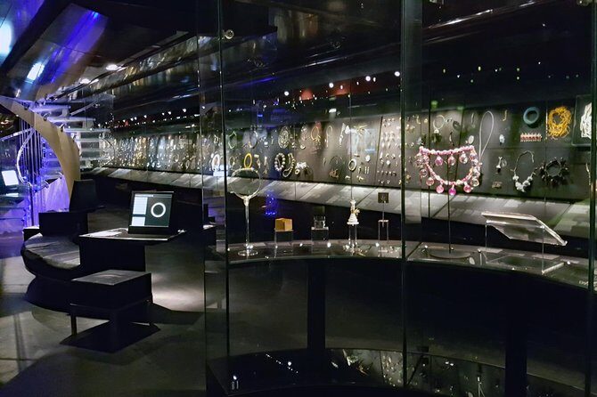 Private Guided Tour of The Victoria and Albert Museum - 3 Hour - Key Points