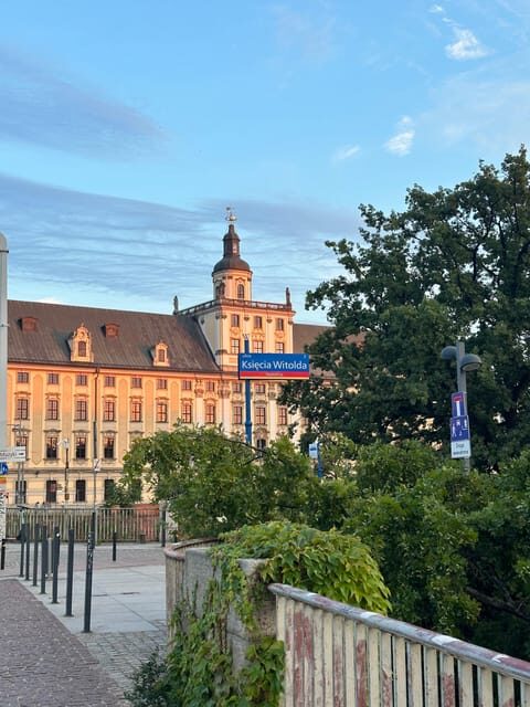 Private guided tour of Wroclaw (FREE photos after the tour) - Key Points