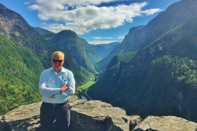 PRIVATE GUIDED TOUR: The Heart of Norway  Viking Special, 8-9 hours  SUMMER - The Thrilling Descent: Stalheimskleiva and Waterfalls