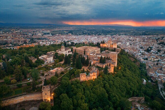 Private Guided Tour to Alhambra with Tickets to City Monuments - Guides: The Heart of the Experience