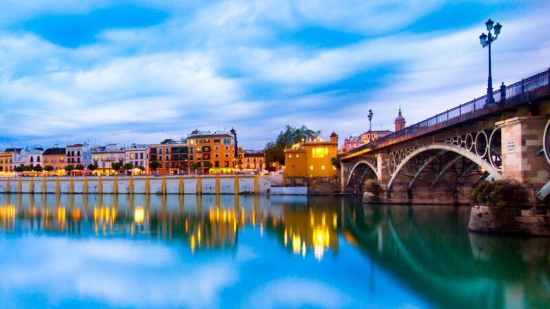 Private Guided Walking Tour in Seville (1h tapas tour) - Key Points