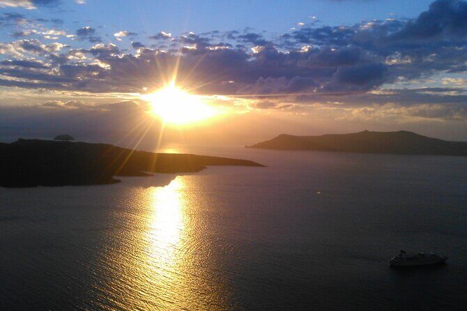 Private Half Day Guided Tour Visit to Santorini - FAQ