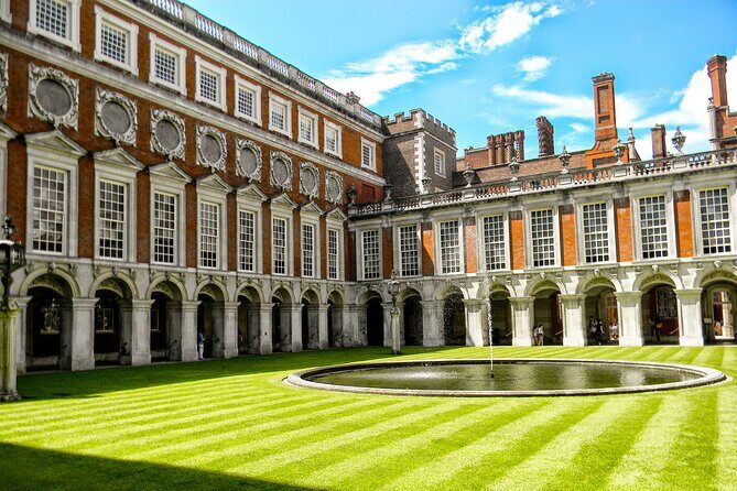 Private Half-Day Tour of Hampton Court - An In-Depth Look at the Private Hampton Court Tour