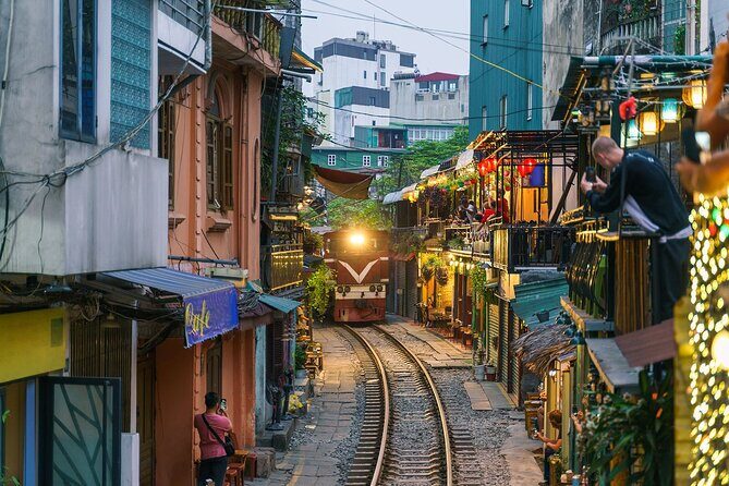Private Hanoi Street Food Tour with visit Train Street - Key Points
