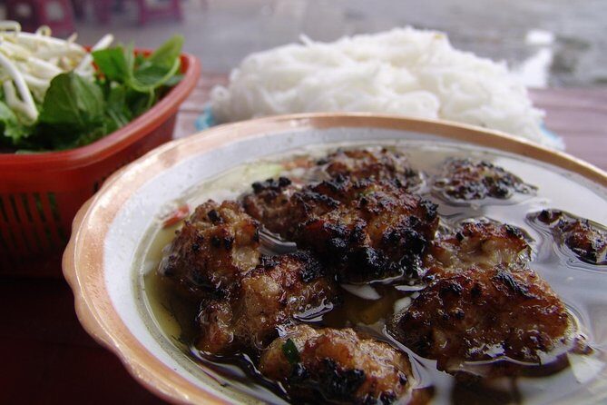 Private Hanoi Street Food Walking Tour With Real Foodie - Key Points