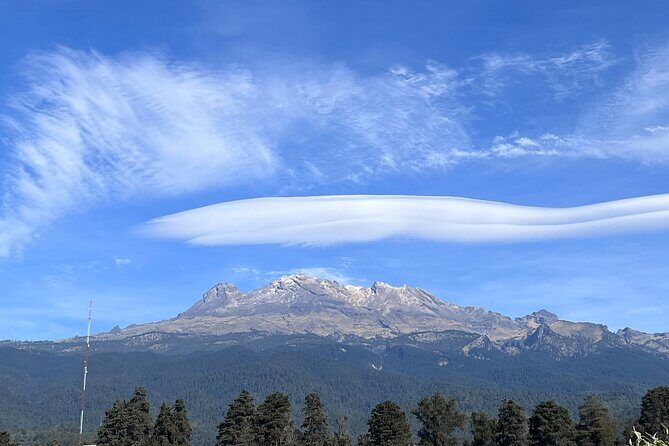 Private Hike next to volcano at 14800 ft. from Mexico city - An Introduction to the Experience