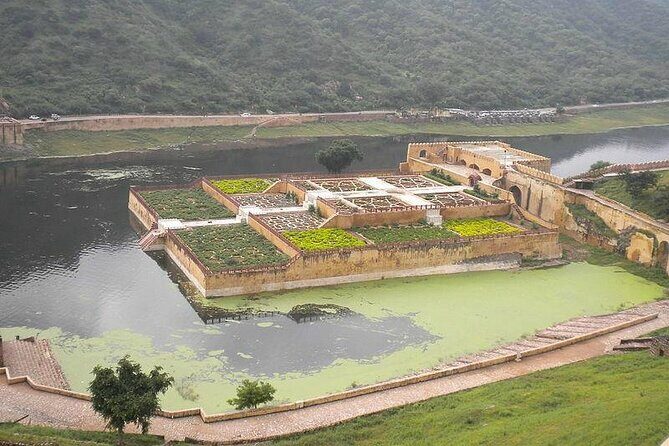 Private Jaipur Pink City Tour by Car & Driver with a Tour Guide - FAQ
