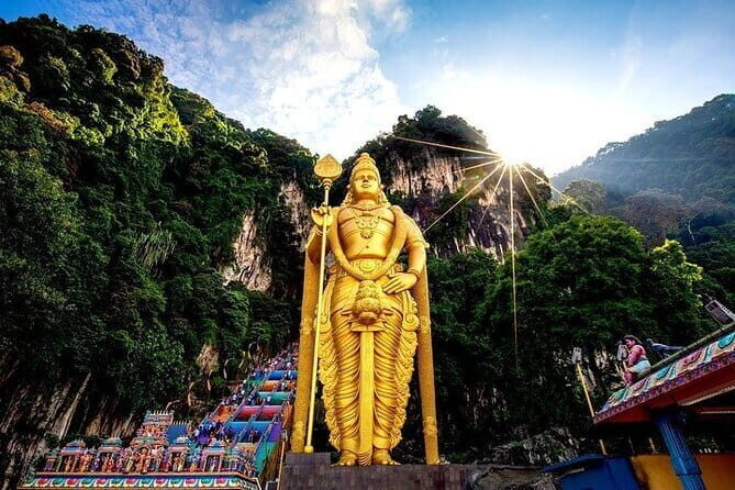 Private KL City Tour with Petronas Twin Towers and Batu Caves - An In-Depth Look at the Kuala Lumpur Private Tour