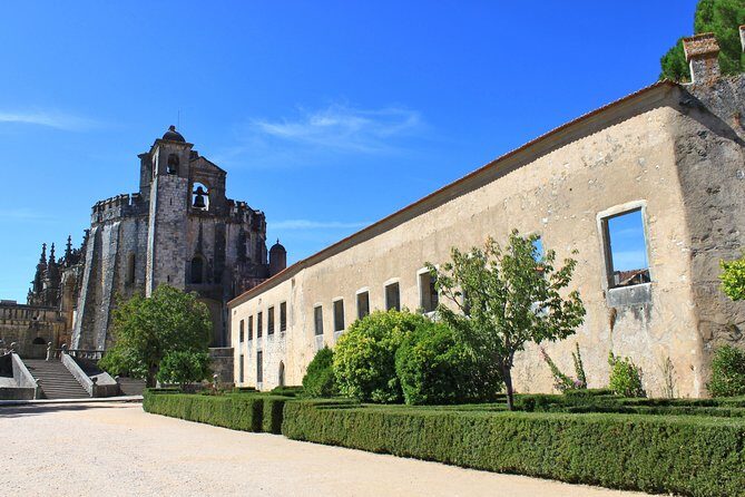 Private Knights Templar Full-Day Tour to Tomar, Almourol Castle and Constância - FAQ