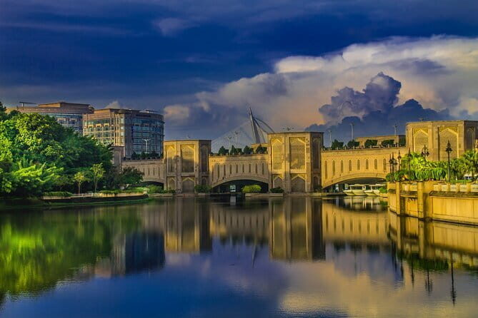 Private Kuala Lumpur City Tour Including Putrajaya & Batu Caves - What We Love About This Tour
