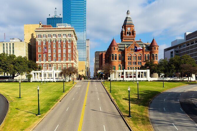 Private Legacy Lives Tour of JFK Assassination in Texas - Exploring Dealey Plaza: The Historic Heart