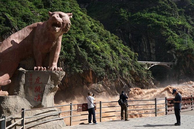 Private Lijiang Day Trip to Upper Tiger Leaping Gorge and Black Dragon Pool - A Deep Dive into the Tour Experience