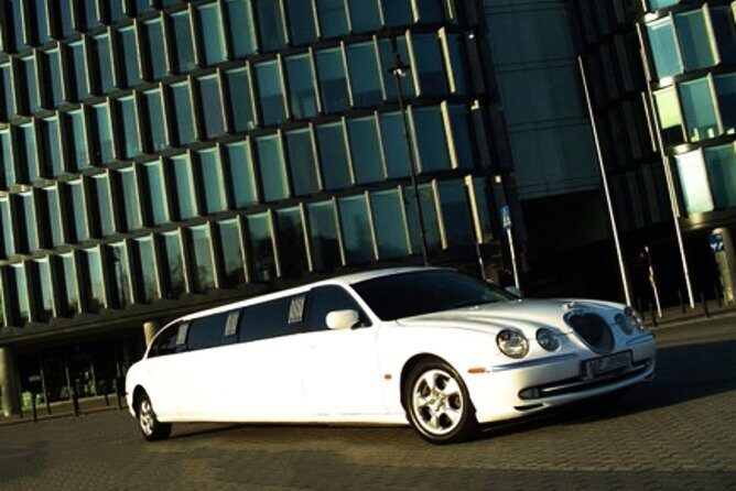 Private Limo Service: Airport Transfer from Chopin WAW - What’s Included and What’s Not?