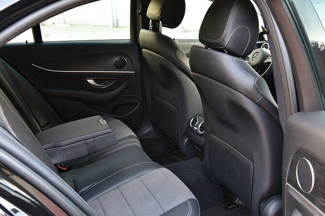 Private Limo Transfer From Athens/Suburbs To Pireaus Port - Who Should Consider This Transfer?