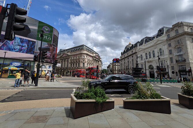 Private London Tour by Night including Pick up from Hotel - FAQ