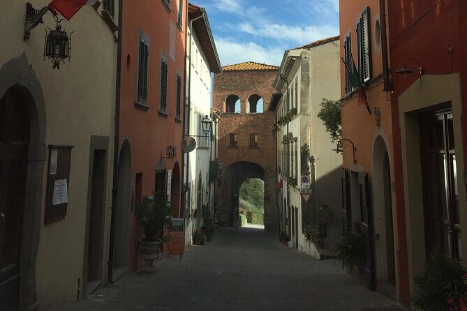 Private Lucca Wine Tour: 2 Wineries with Lunch - Key Points