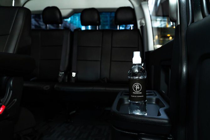 Private Luxury Airport Transfers in Auckland  Sedans & Vans - The Experience: From Arrival to Auckland City