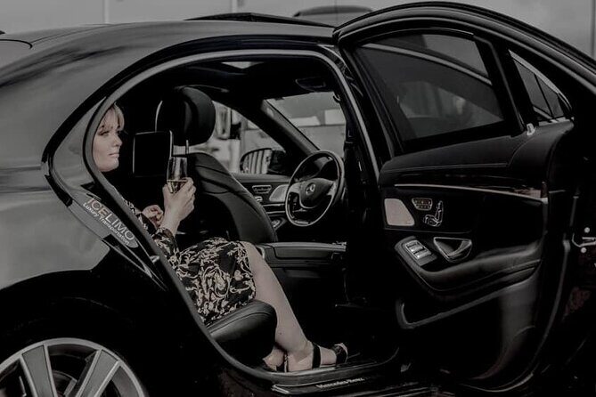 Private Luxury Airport transport Keflavik in Sedan - Introduction: Making Your Arrival in Iceland Stress-Free