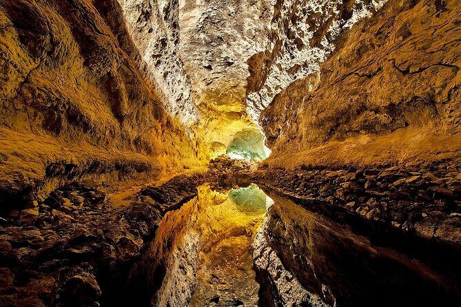 Private Luxury Full Day Timanfaya Tour, Jameos del Agua and Cueva de los Verdes - Additional Details and Practical Tips