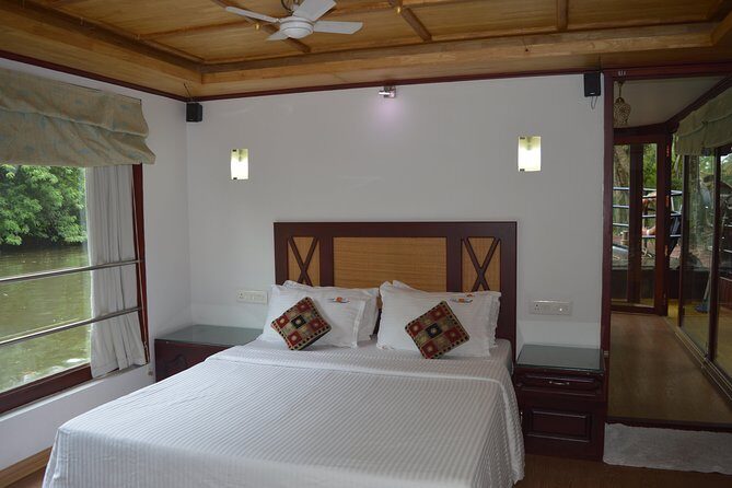 Private luxury Houseboat trip at Alleppy Backwaters. - Who Is This Tour Best For?