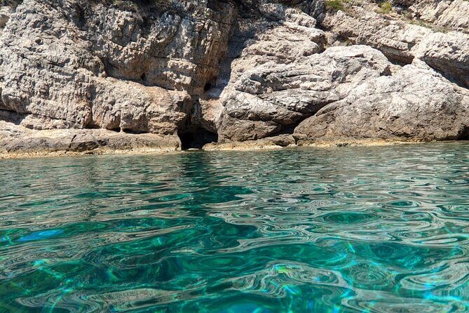 Private luxury speedboat tour-Islands, caves, beaches, snorkeling - What to Expect on Board