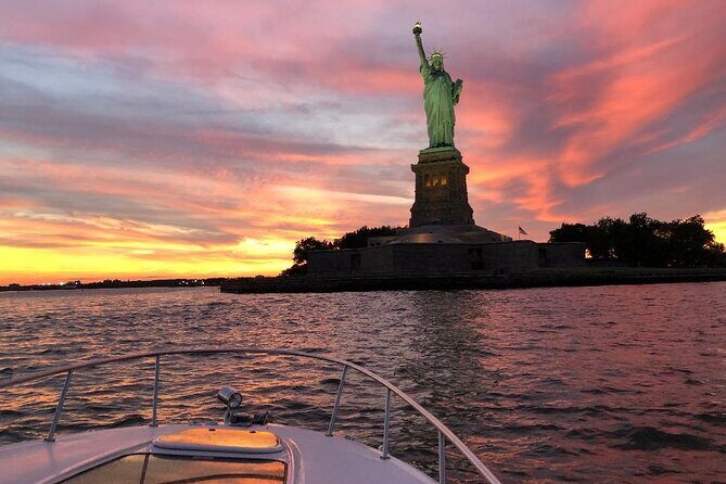 Private Luxury Sunset Boat Tour in New York City - 1 Hour - The Itinerary in Detail