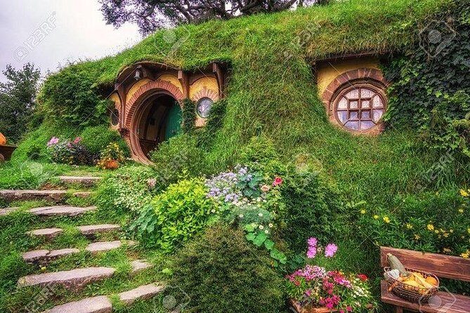 Private Luxury Tour to Hobbiton Movie Set & Waitimo Glowworm Cave - Key Points