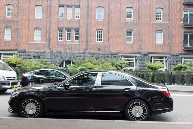 Private Luxury Transfer from Melbourne CBD to Melbourne Airport - The Experience: From Melbourne Airport to the City in Comfort