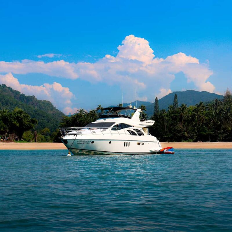 Private Luxury Yacht Chica 55' VIP All Inclusive + Jet Ski - Key Points