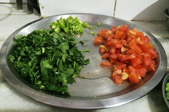 Private Market Tour & Vegetarian Cooking Class & Meal in a Local Jaipur Home - What the Tour Entails