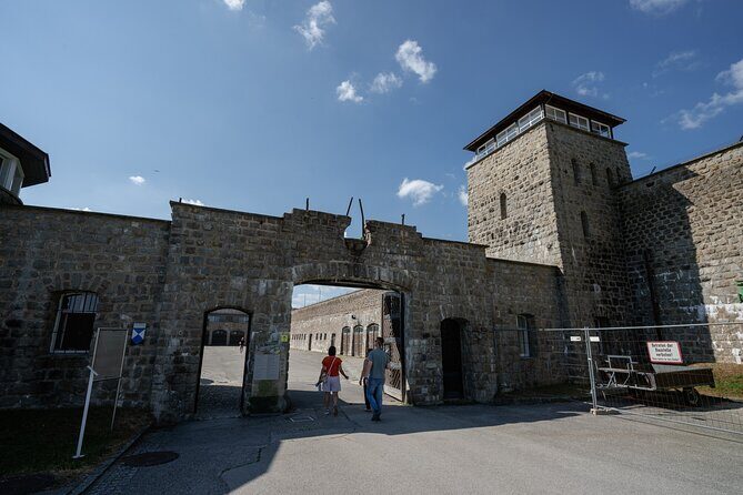 Private Memorial Tour from Vienna to Mauthausen & Eagle's Nest - FAQs