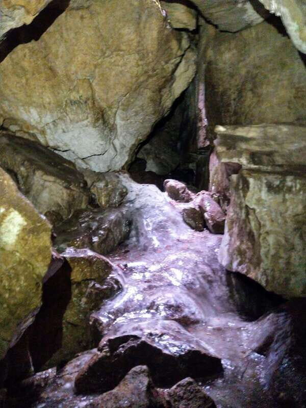 Private Metcalfe/Duncan Caves Hike-Collingwood/Blue Mountain - Explore the Hidden Wonders of Ontario: The Private Metcalfe/Duncan Caves Hike