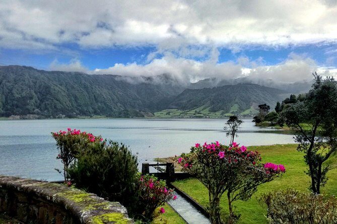 Private Mini Van Sete Cidades and Lagoa do Fogo (1-6 people) - Exploring São Miguel’s Natural Wonders in Style