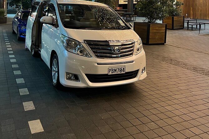Private Mini Van Transfer From Auckland Airport to Auckland City - A Closer Look at the Transfer Experience