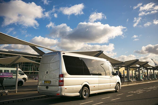 Private Minibus Arrival Transfer: Gatwick to Central London Airport - What You Can Expect from This Transfer Service