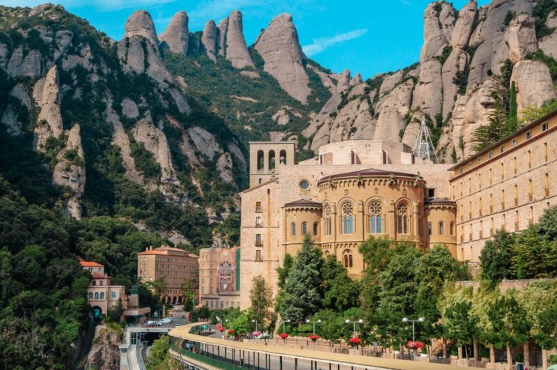 Private Montserrat Tour, Organic Winery & Gourmet Lunch - Key Points
