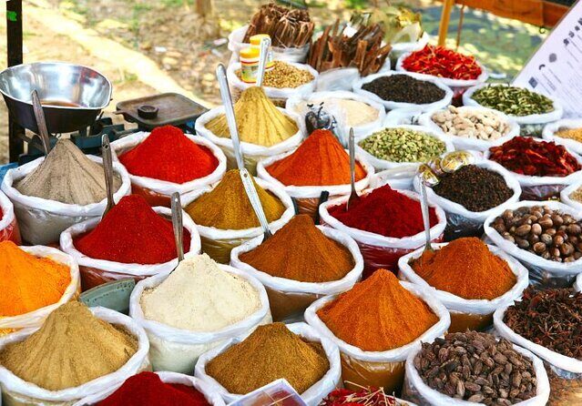 Private Mumbai Home Vegetarian Cooking Class with Crawford Market Visit and Lunch - Key Points