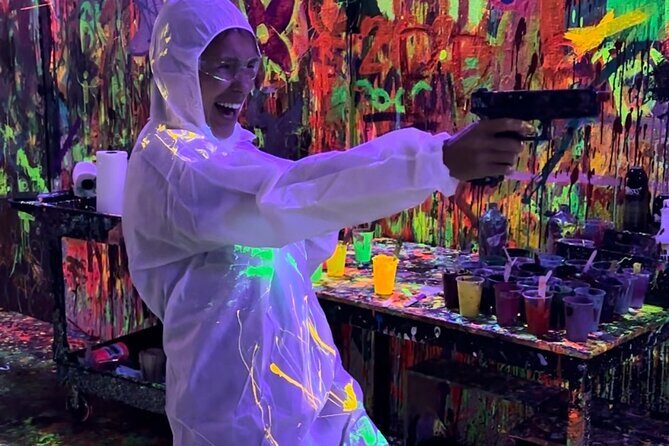 Private Neon Light Shooting and Spinning Art Class in LA - Key Points