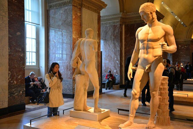 Private night tour at the Louvre - The Bottom Line