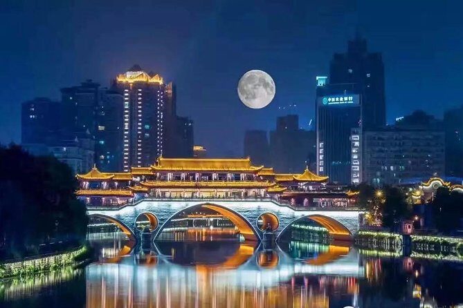 Private Night Tour: Chengdu Illuminated with Hot Pot Dinner - Exploring Chengdu After Dark: A Private Night Tour with Hot Pot