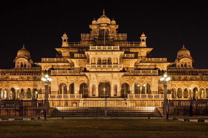Private Night Tour of Iconic Jaipur and Dinner with Rajput Family - Key Points