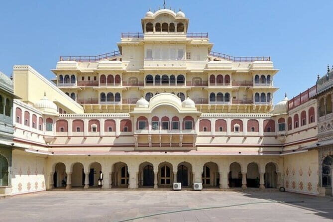 Private Night Tour of Iconic Jaipur and Dinner with Rajput Family - Who Should Consider This Tour?