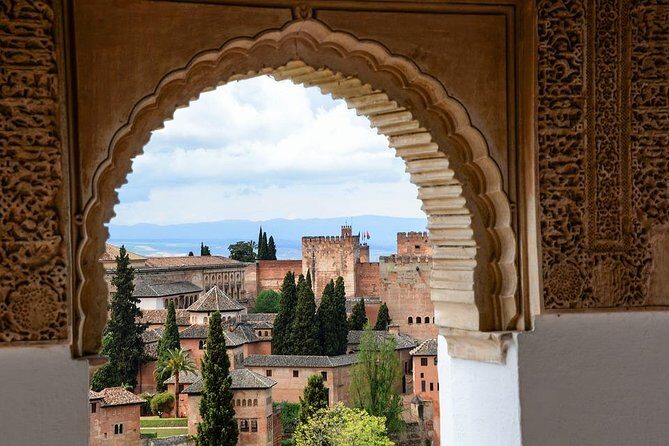 Private official tour guide for visit to Alhambra in Granada from Cordoba Hotel - The Value of This Tour