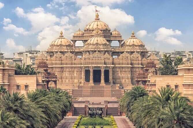 Private Old and New Delhi City Full Day Tour - Old Delhi – From the Majestic to the Market