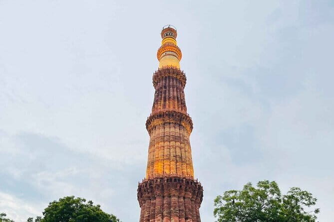 Private Old and New Delhi Tour By Car from New Delhi - A Full Day of Contrasts: Old and New Delhi